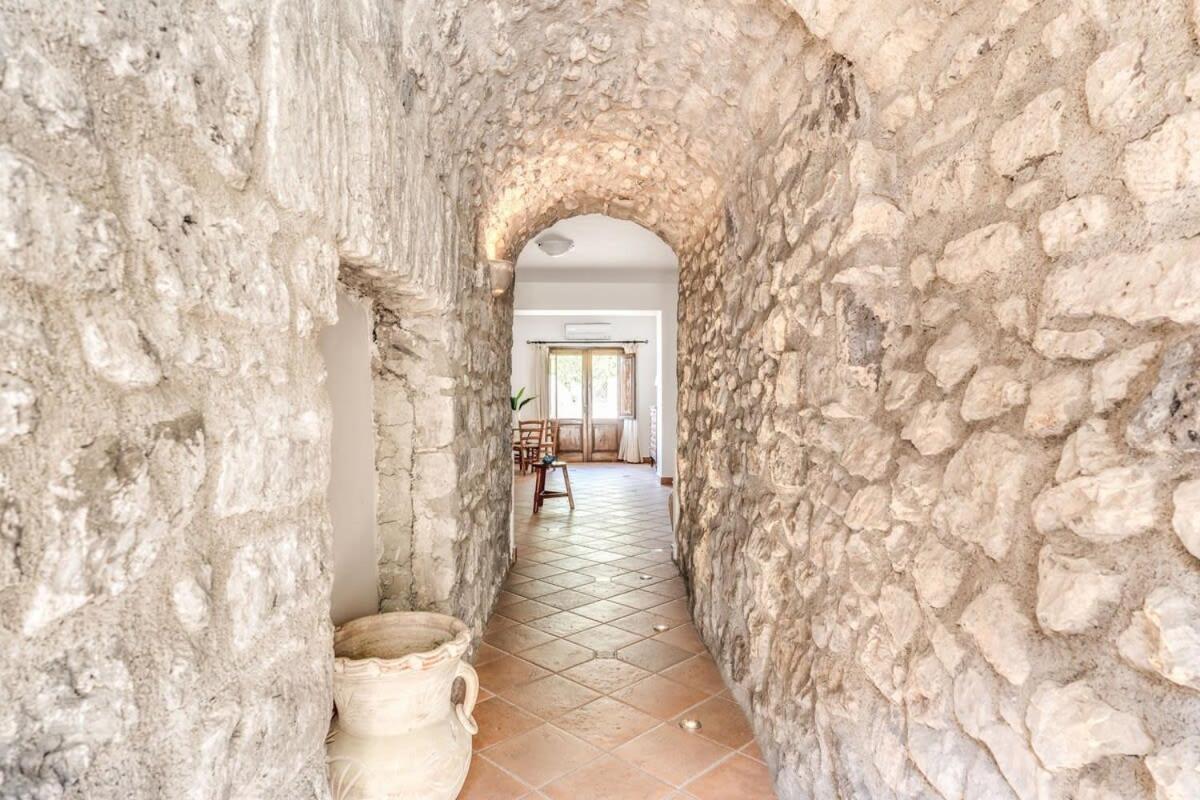 Villa Mimosa Rustic Elegance Views & Pool 马萨鲁布朗斯 外观 照片