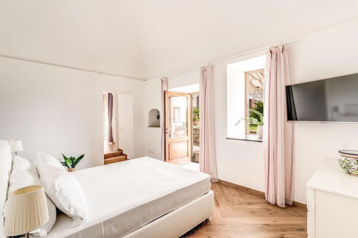 Villa Mimosa Rustic Elegance Views & Pool 马萨鲁布朗斯 外观 照片