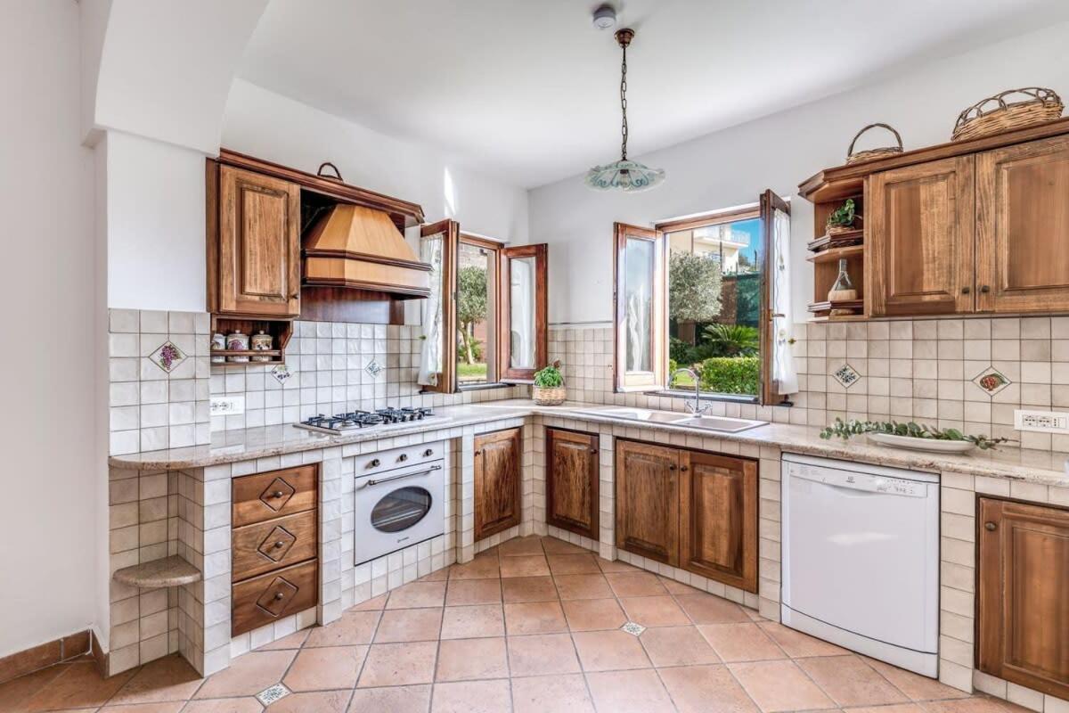 Villa Mimosa Rustic Elegance Views & Pool 马萨鲁布朗斯 外观 照片
