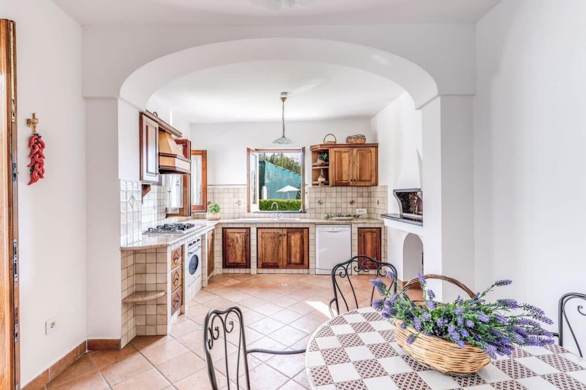 Villa Mimosa Rustic Elegance Views & Pool 马萨鲁布朗斯 外观 照片