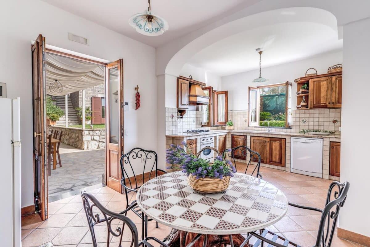 Villa Mimosa Rustic Elegance Views & Pool 马萨鲁布朗斯 外观 照片