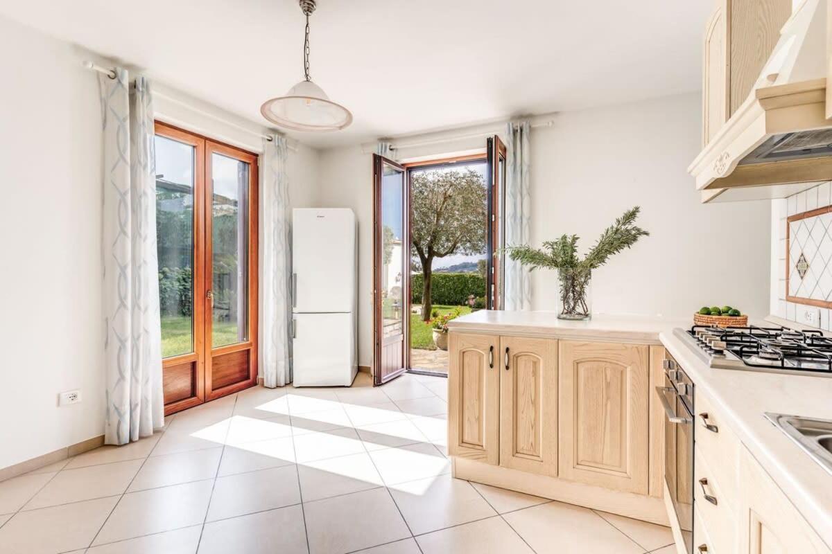 Villa Mimosa Rustic Elegance Views & Pool 马萨鲁布朗斯 外观 照片