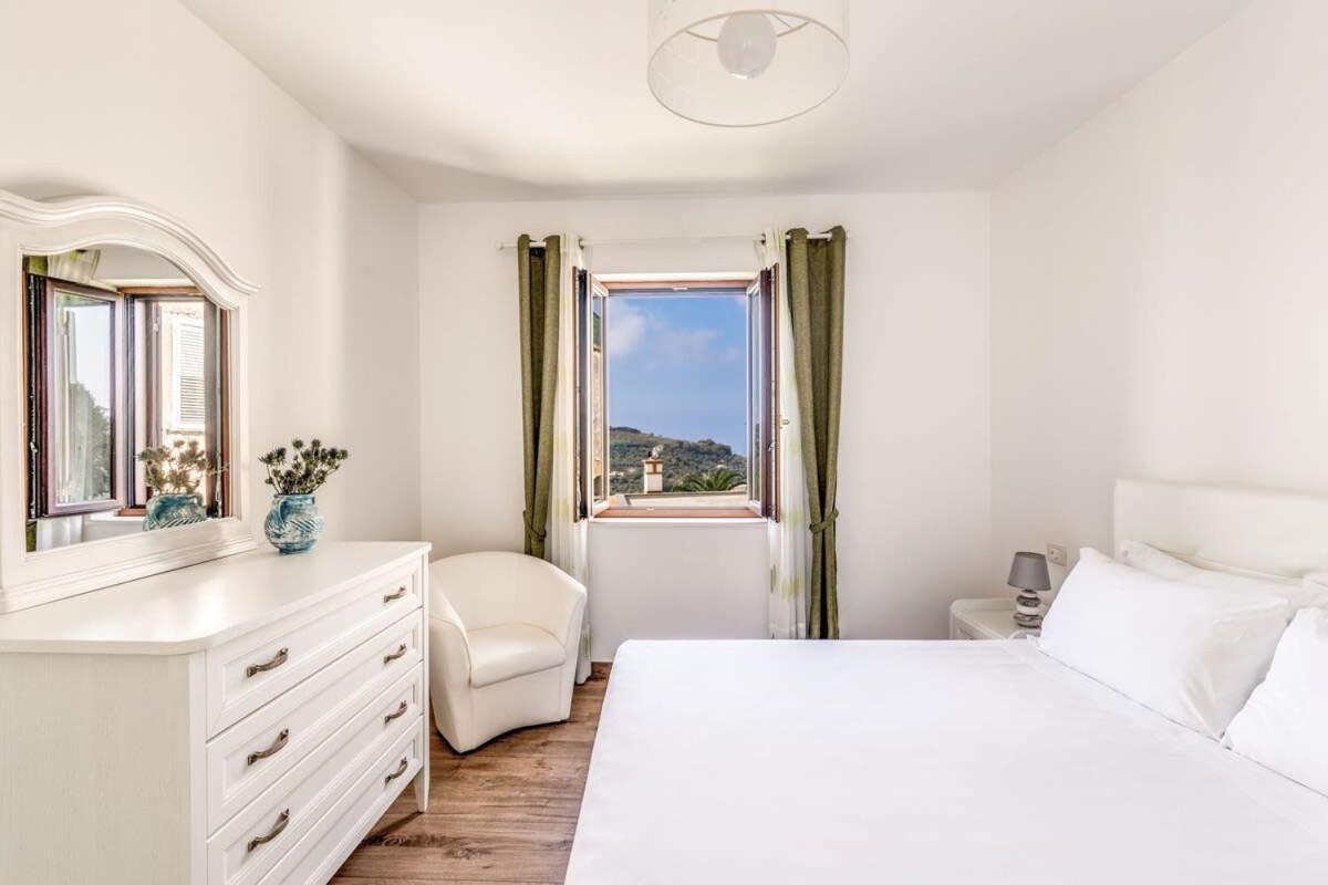 Villa Mimosa Rustic Elegance Views & Pool 马萨鲁布朗斯 外观 照片